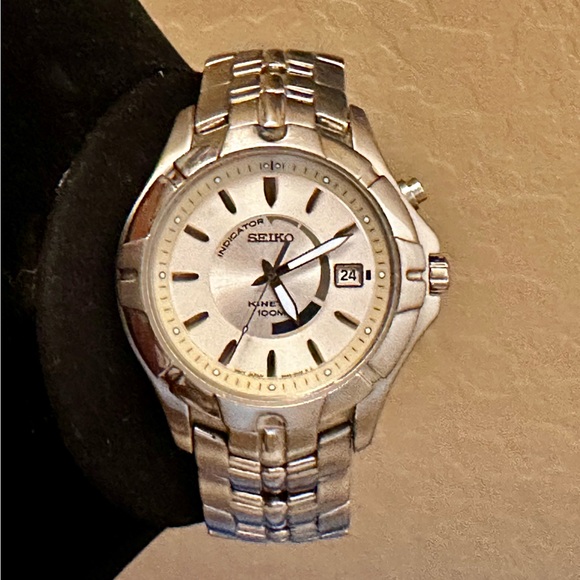 SEIKO Kinetic Water Resistant Men's Silver tone band and